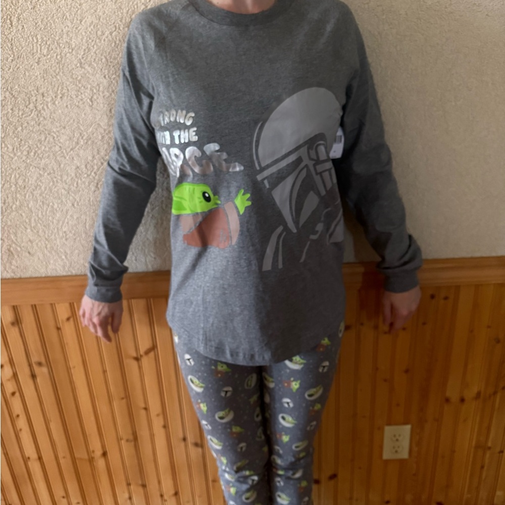 Disney Theme Park Exclusive Mandalorian “the child” pajama set